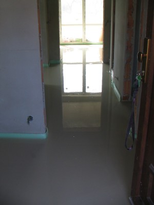 RD Syrovice-lité potěry a zbroušení (3)